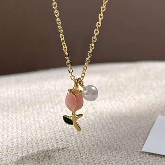 Tulip Faux Pearl Pendant Necklace - Picture 3 of 3